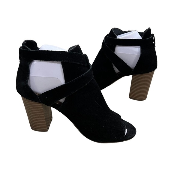 GAP Black Suede Peep Toe Ankle Strap Block Heel Sandals Size 7 Women's - Picture 1 of 9